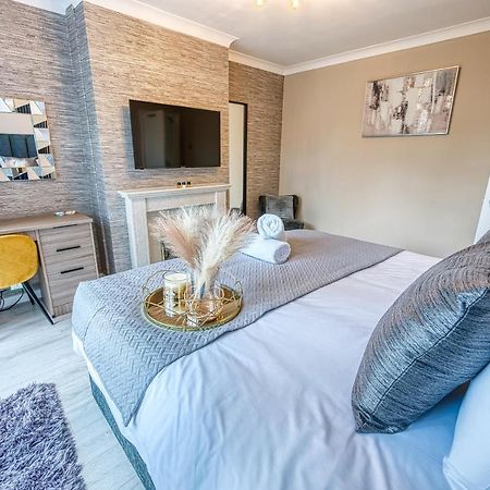 Elegant 5 Bed House - Sleeps 9, Central Solihull, Nec, Jlr, Hs2, Resorts World, Airport Business And Leisure Stays, ภายนอก รูปภาพ
