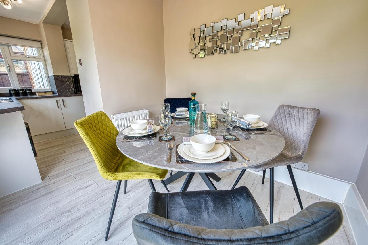 Elegant 5 Bed House - Sleeps 9, Central Solihull, Nec, Jlr, Hs2, Resorts World, Airport Business And Leisure Stays, ภายนอก รูปภาพ