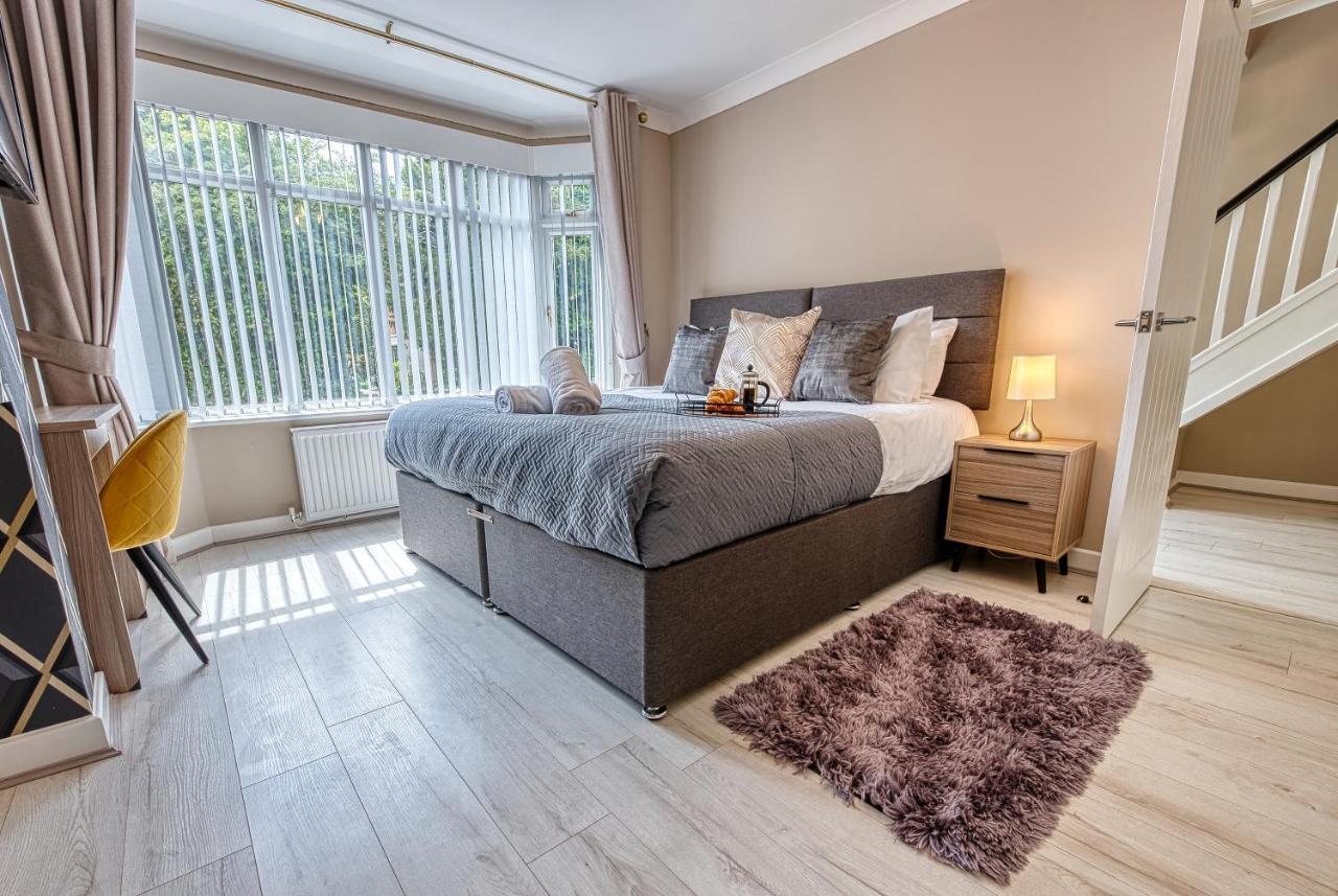 Elegant 5 Bed House - Sleeps 9, Central Solihull, Nec, Jlr, Hs2, Resorts World, Airport Business And Leisure Stays, ภายนอก รูปภาพ
