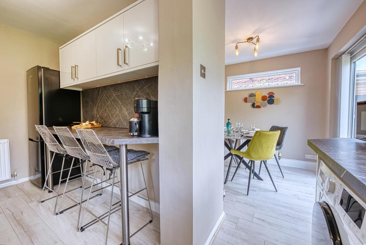 Elegant 5 Bed House - Sleeps 9, Central Solihull, Nec, Jlr, Hs2, Resorts World, Airport Business And Leisure Stays, ภายนอก รูปภาพ
