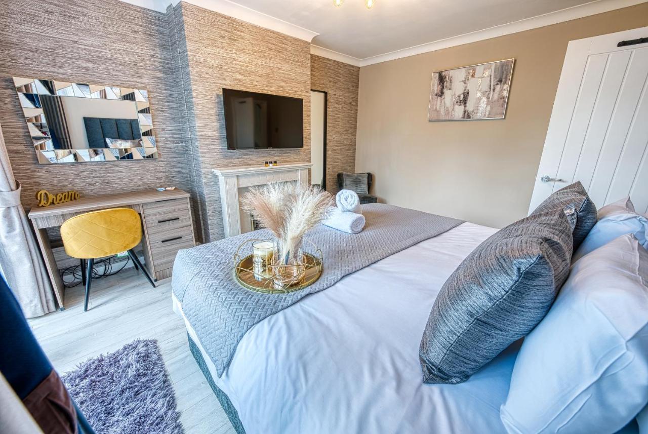 Elegant 5 Bed House - Sleeps 9, Central Solihull, Nec, Jlr, Hs2, Resorts World, Airport Business And Leisure Stays, ภายนอก รูปภาพ