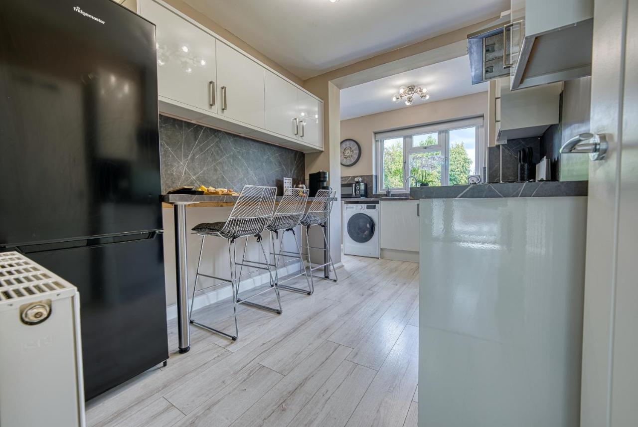 Elegant 5 Bed House - Sleeps 9, Central Solihull, Nec, Jlr, Hs2, Resorts World, Airport Business And Leisure Stays, ภายนอก รูปภาพ