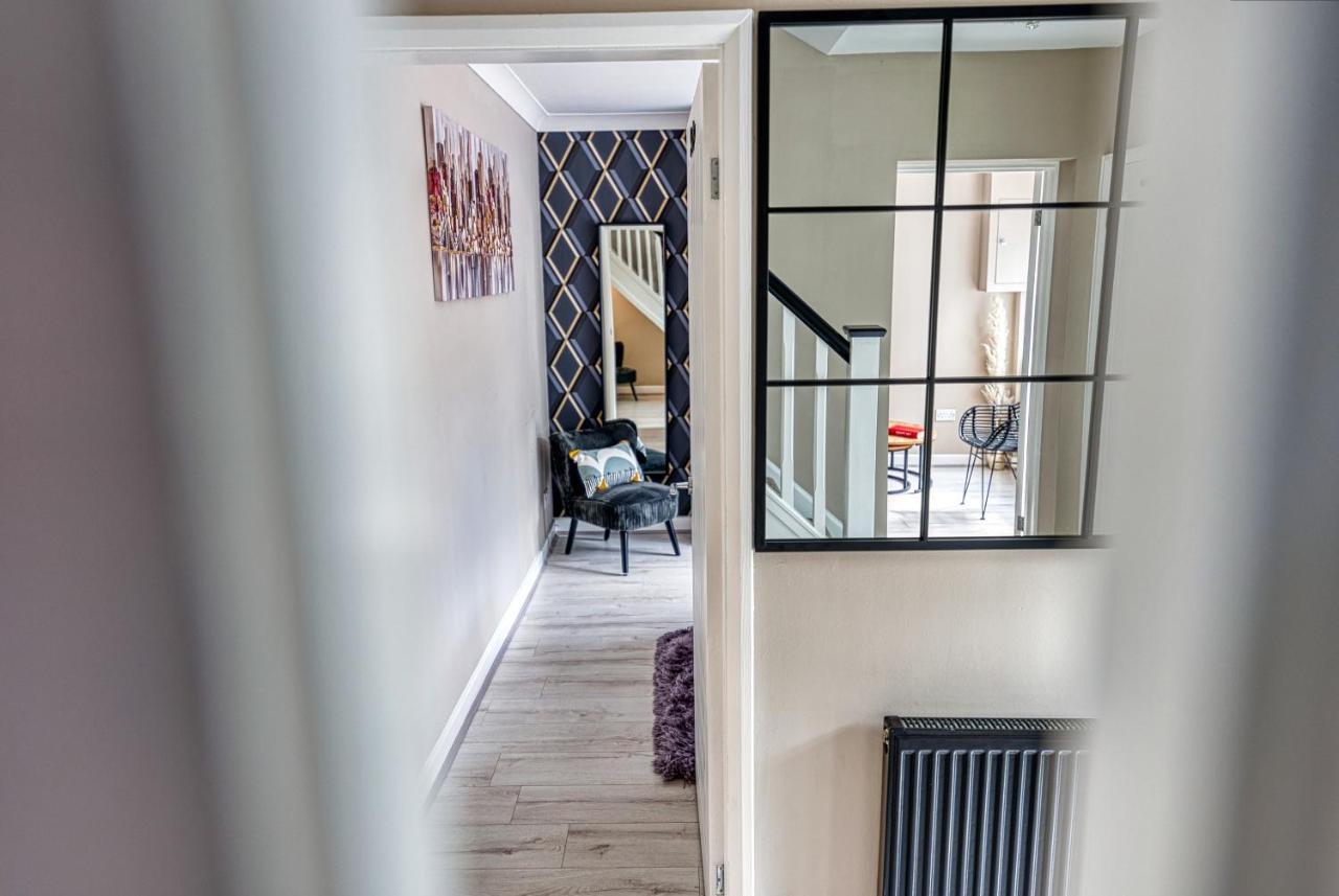 Elegant 5 Bed House - Sleeps 9, Central Solihull, Nec, Jlr, Hs2, Resorts World, Airport Business And Leisure Stays, ภายนอก รูปภาพ