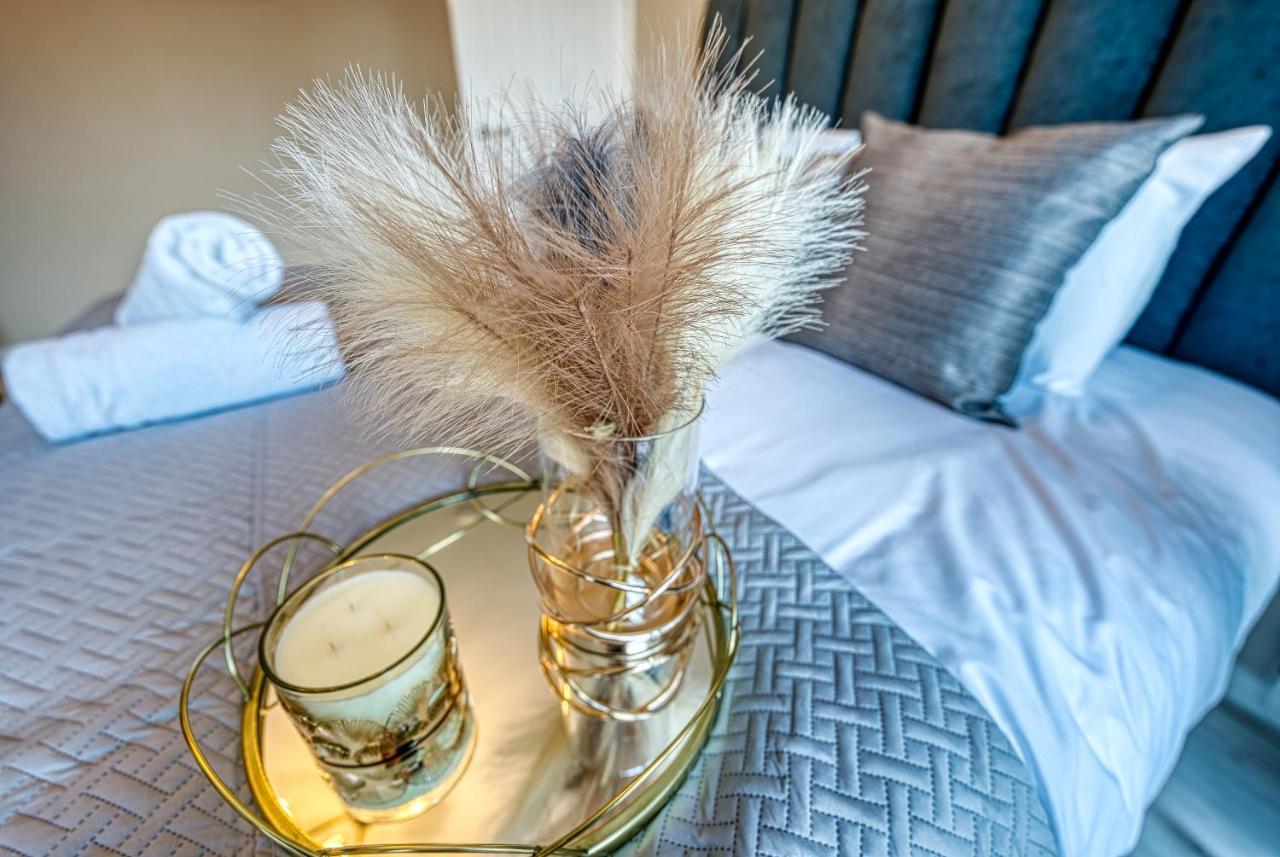 Elegant 5 Bed House - Sleeps 9, Central Solihull, Nec, Jlr, Hs2, Resorts World, Airport Business And Leisure Stays, ภายนอก รูปภาพ