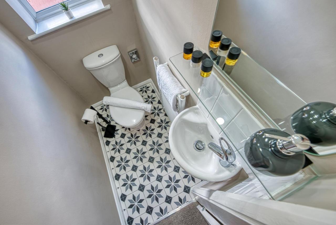 Elegant 5 Bed House - Sleeps 9, Central Solihull, Nec, Jlr, Hs2, Resorts World, Airport Business And Leisure Stays, ภายนอก รูปภาพ