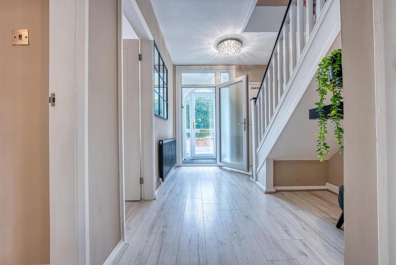 Elegant 5 Bed House - Sleeps 9, Central Solihull, Nec, Jlr, Hs2, Resorts World, Airport Business And Leisure Stays, ภายนอก รูปภาพ