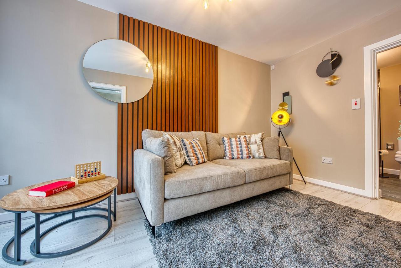 Elegant 5 Bed House - Sleeps 9, Central Solihull, Nec, Jlr, Hs2, Resorts World, Airport Business And Leisure Stays, ภายนอก รูปภาพ