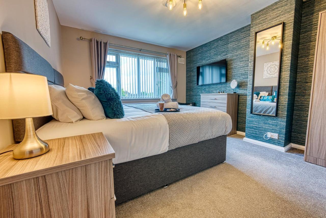 Elegant 5 Bed House - Sleeps 9, Central Solihull, Nec, Jlr, Hs2, Resorts World, Airport Business And Leisure Stays, ภายนอก รูปภาพ