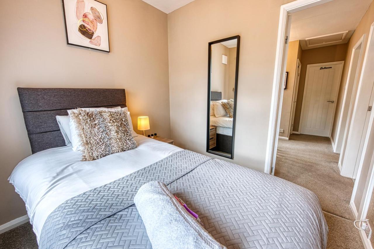 Elegant 5 Bed House - Sleeps 9, Central Solihull, Nec, Jlr, Hs2, Resorts World, Airport Business And Leisure Stays, ภายนอก รูปภาพ